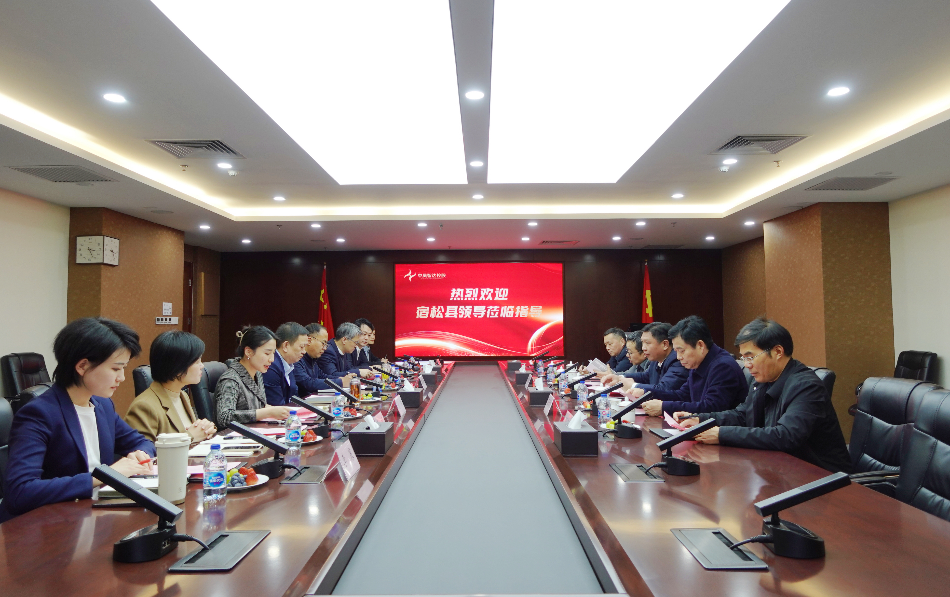 集團(tuán)董事局主席黃亞雄會(huì)見(jiàn)宿松縣委副書(shū)記、縣長(zhǎng)許曉峰一行