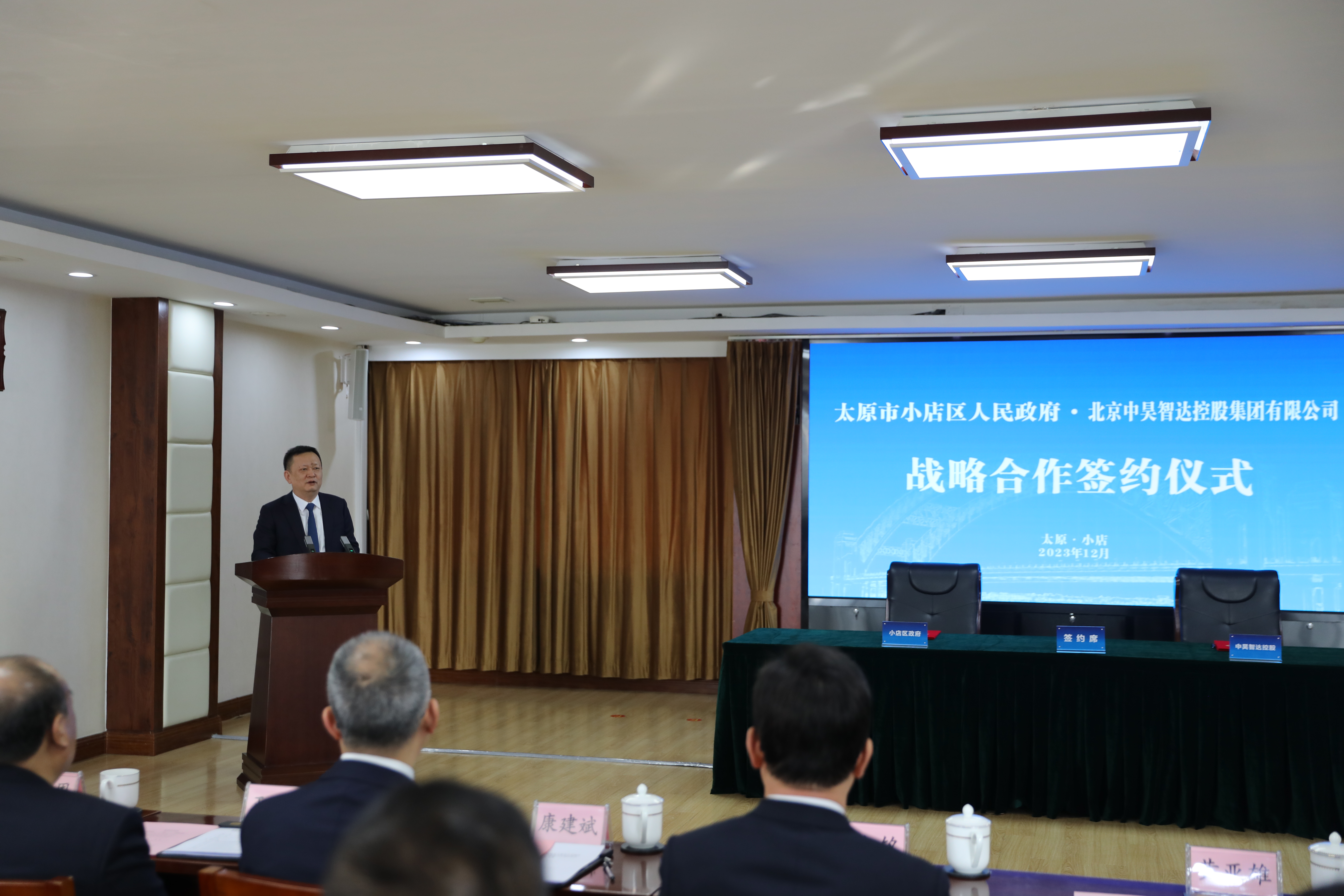 658e69539fade.jpg 658e69539fade.jpg