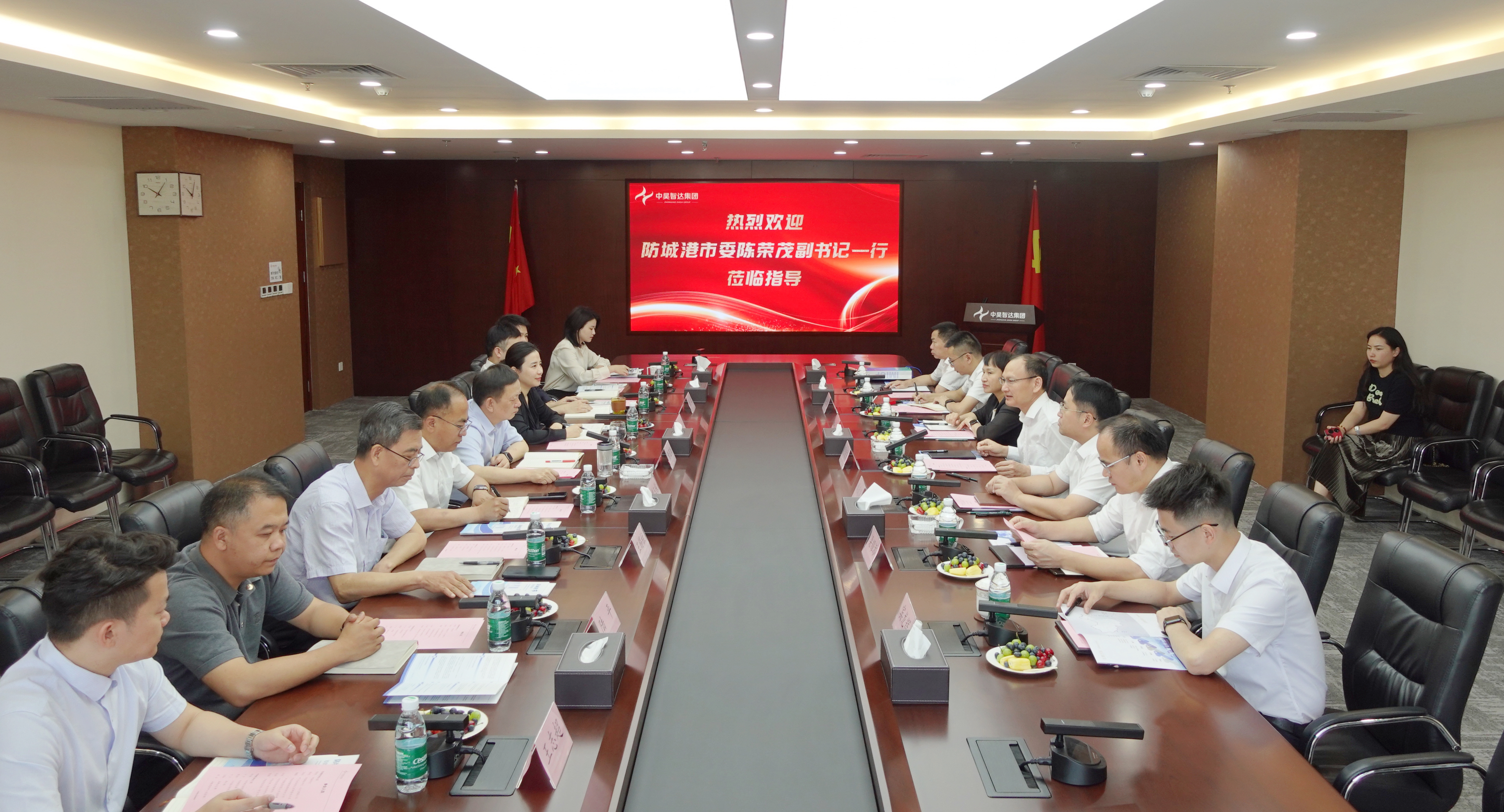 集團(tuán)董事局主席黃亞雄會(huì)見(jiàn)防城港市委副書(shū)記陳榮茂一行